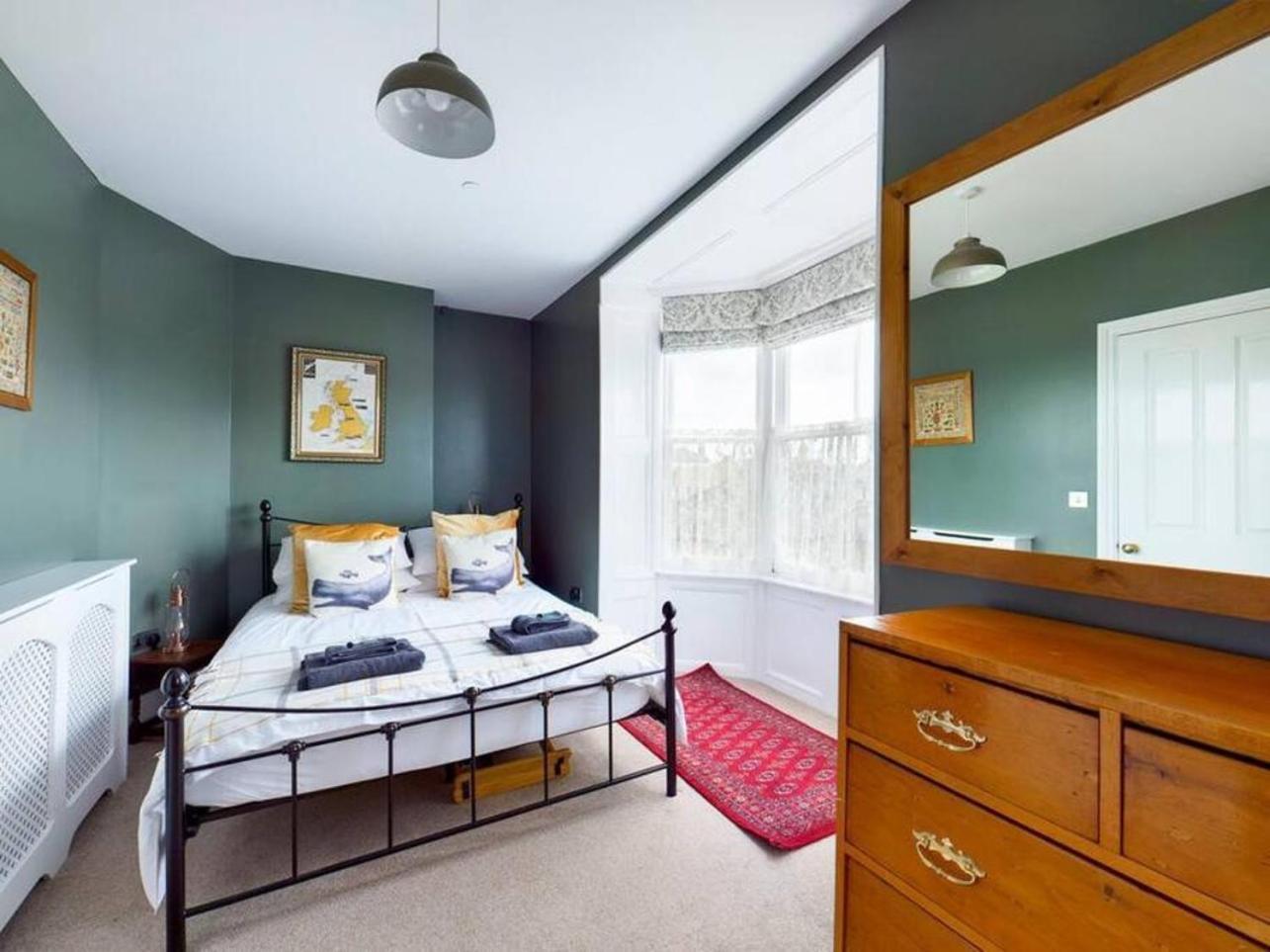 Captain's Quarters - Stunning Sea Views