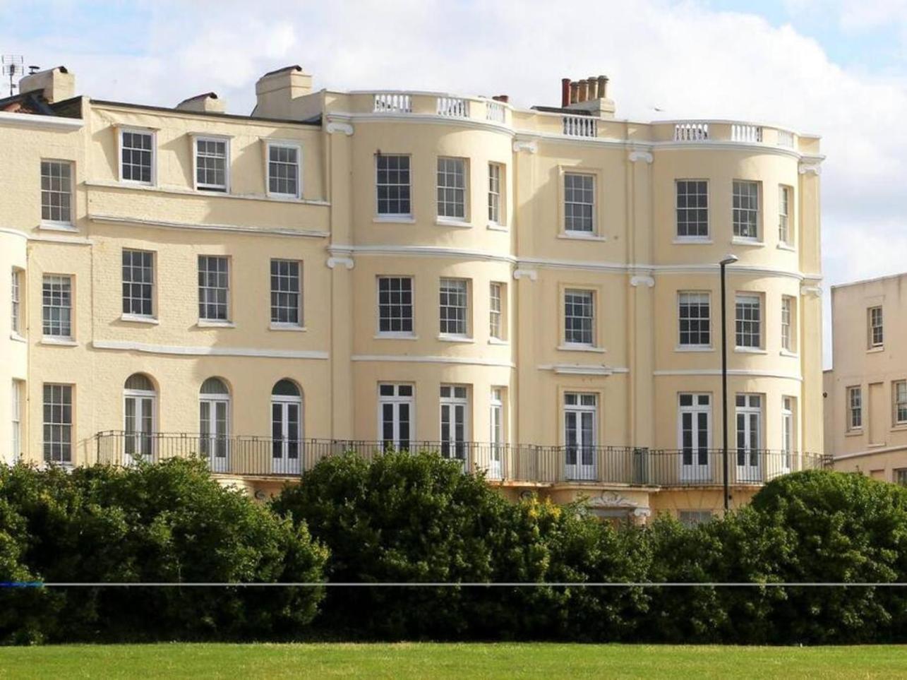 Captain's Quarters - Stunning Sea Views *
